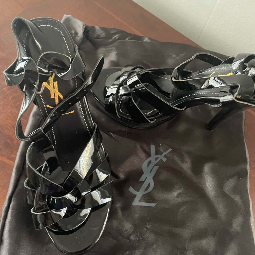 Beautiful YSL shoes
Sizer 6 1/2
Worn once